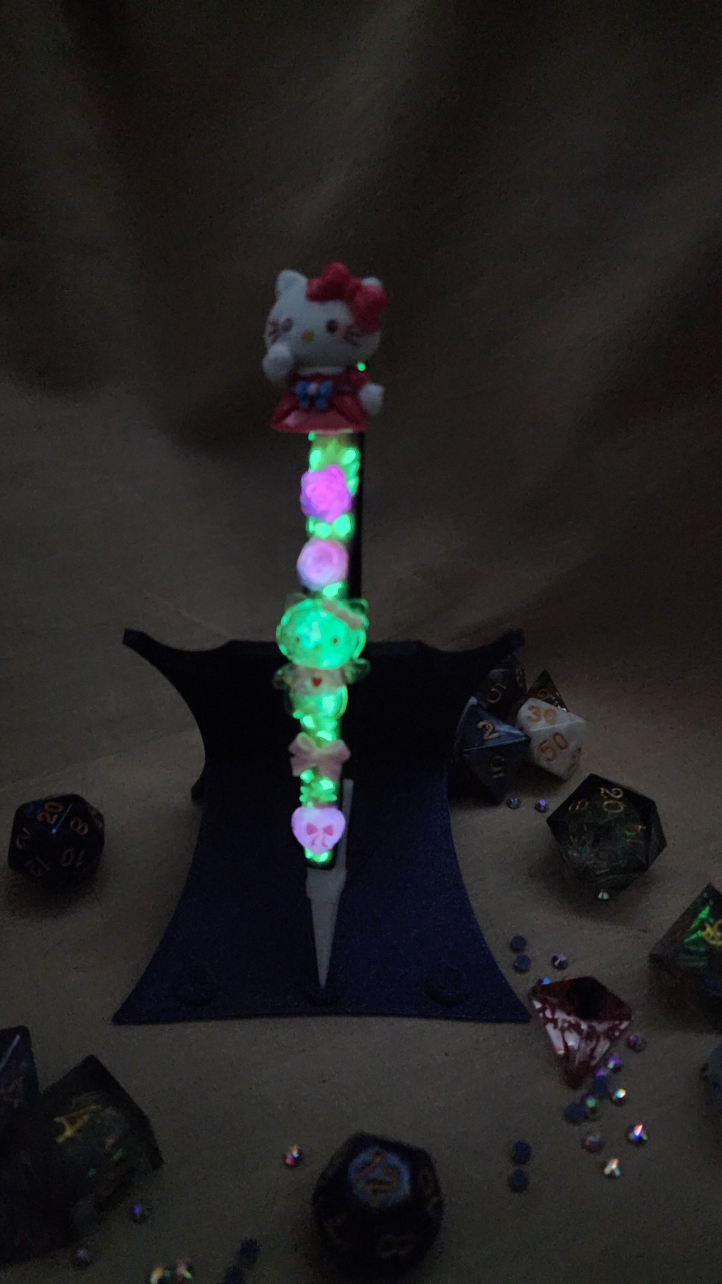 Glow In The Dark Pink Hello Kitty Ceramic Tweezer